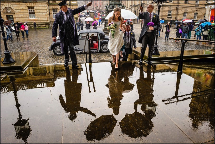 Bride arriving in the rain